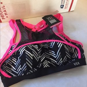 NWT Victoria’s Secret Sport Bra 32c
